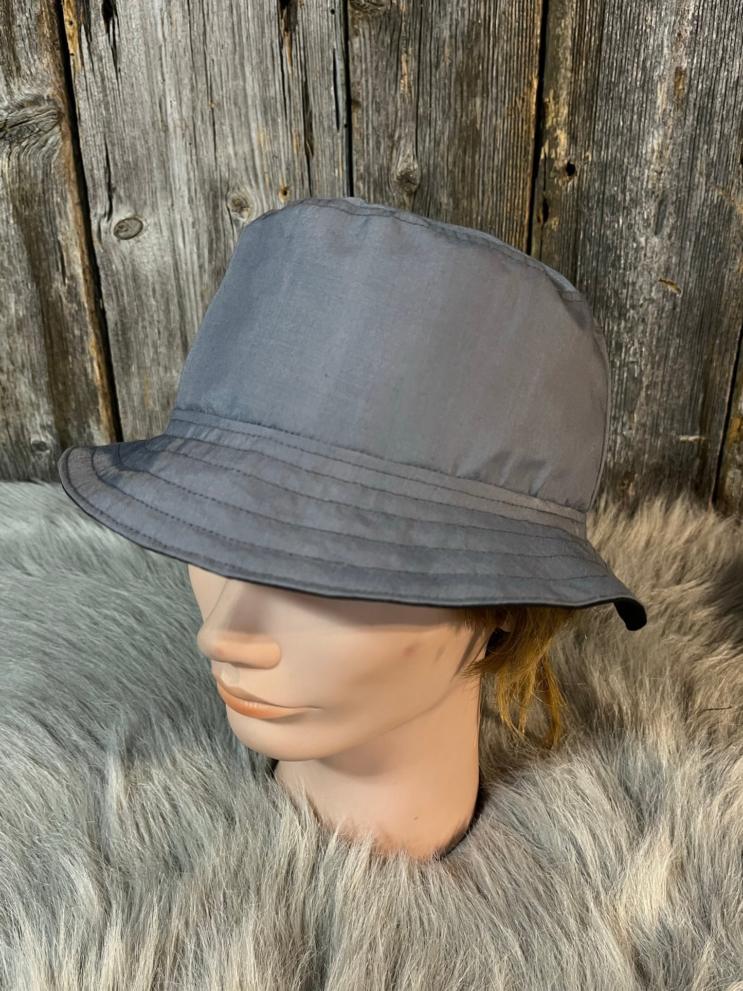 Chapeau Bob noir et gris/ANIMAUX Réversible 2 en 1