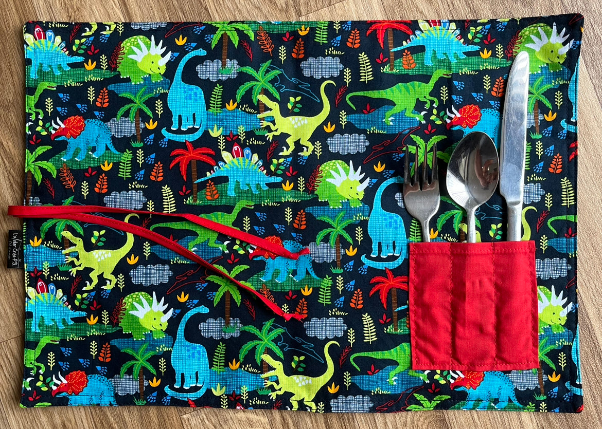 NAPPERONS avec pochette à ustenciles  DINOSAURES